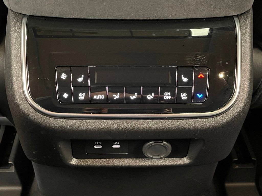 Used 2025 INFINITI QX80 Sensory image 23