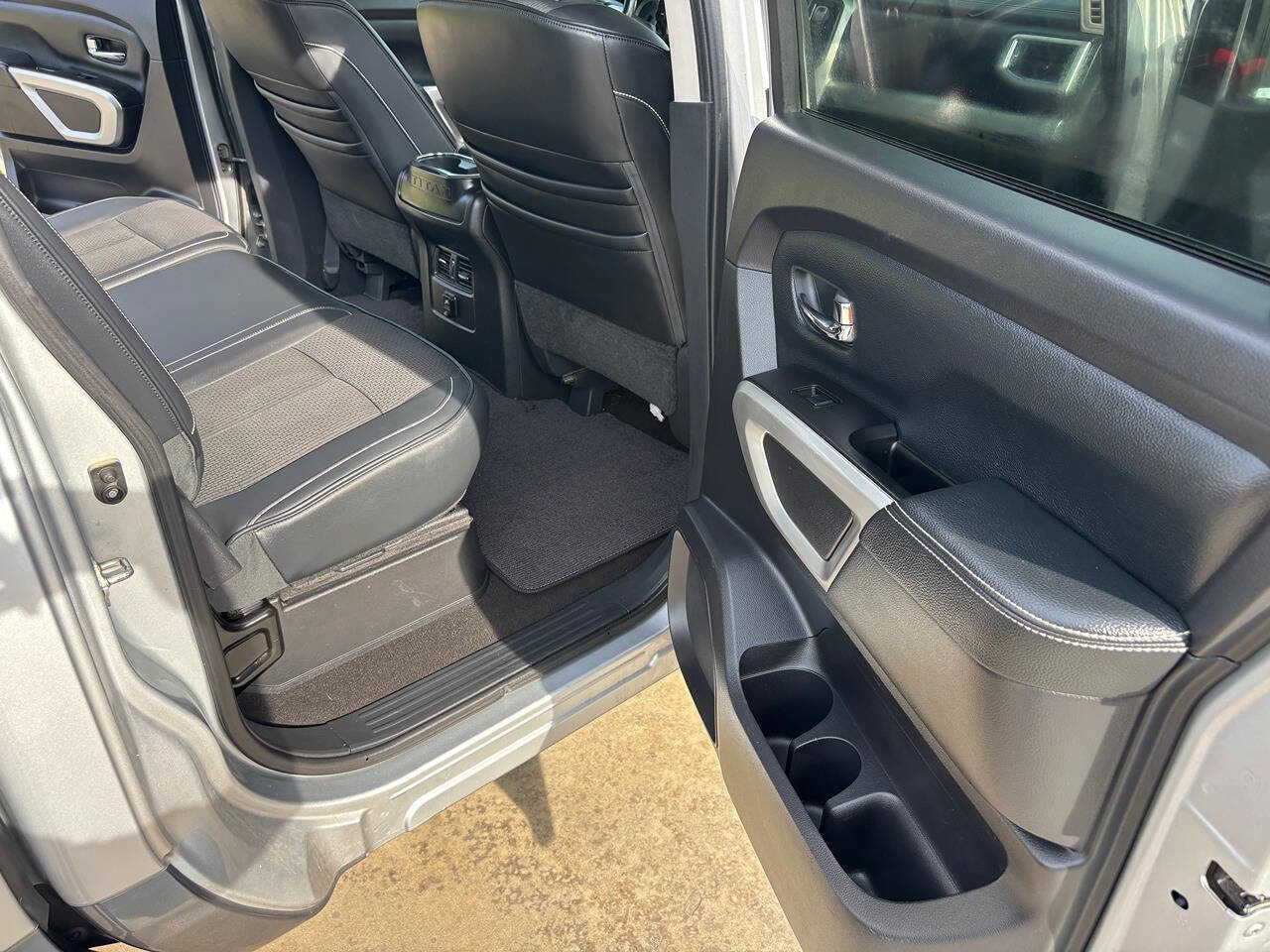 Used 2018 Nissan Titan PRO-4X AWD/4WD image 31