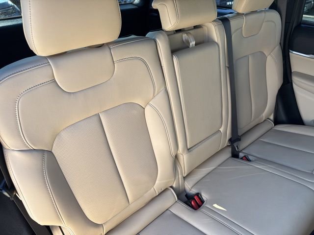 Certified 2023 Jeep Grand Cherokee Limited w/ Luxury Tech Group II image 25