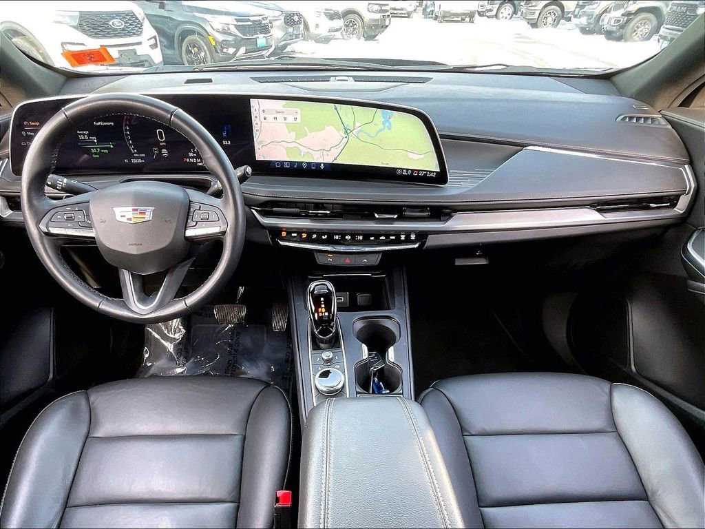 Used 2025 Cadillac XT4 Premium Luxury image 19