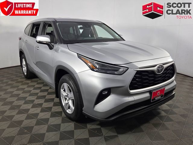 Used 2024 Toyota Highlander LE AWD/4WD image 1