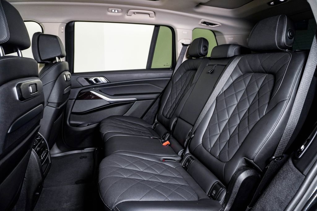 Used 2024 BMW X7 xDrive40i image 17
