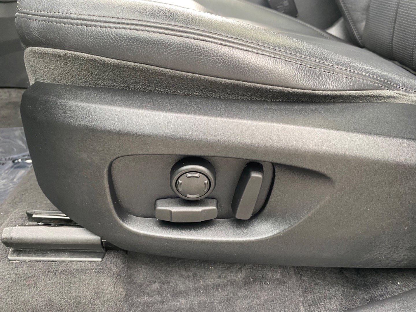 Used 2019 Land Rover Discovery Sport HSE image 21