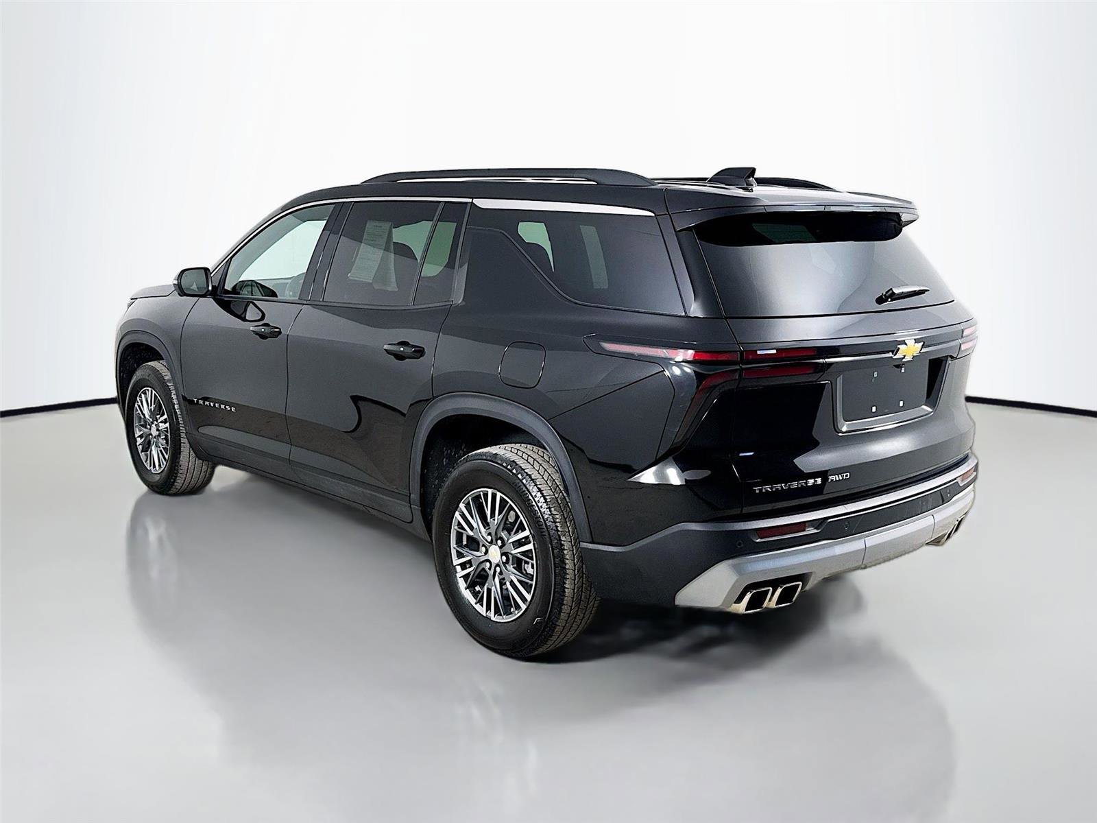 Used 2025 Chevrolet Traverse LT w/ Driver Confidence Package image 7