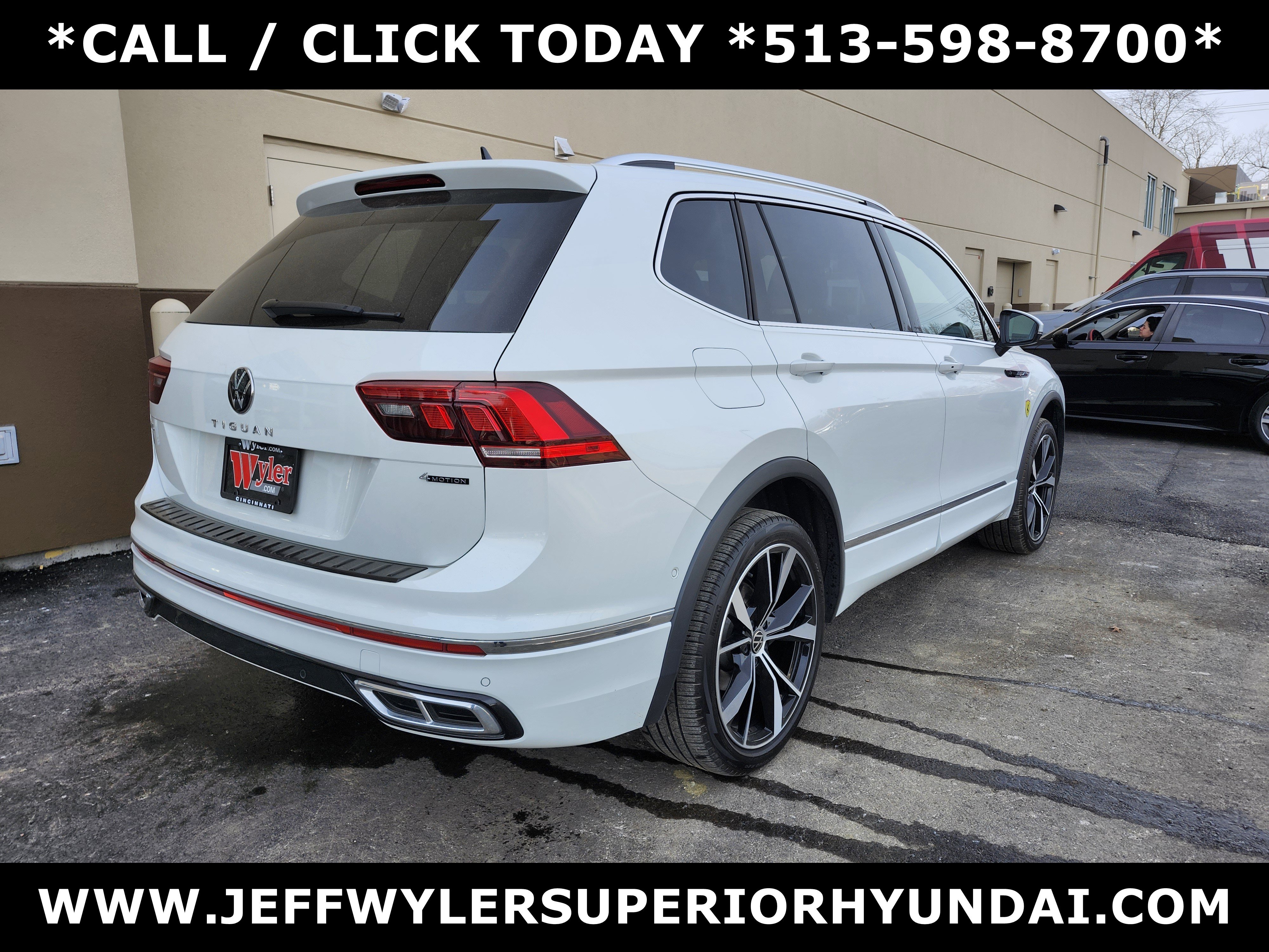 Used 2023 Volkswagen Tiguan SEL R-Line image 3
