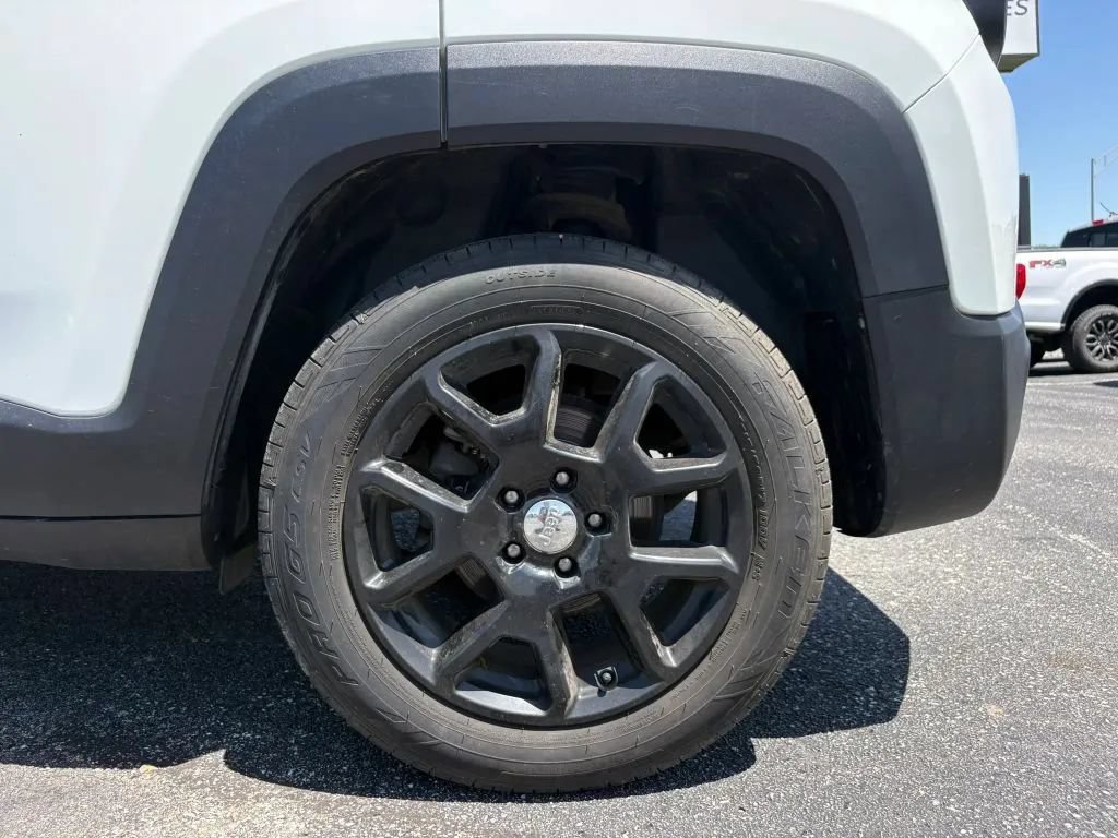 Used 2019 Jeep Renegade Latitude w/ Cold Weather Group AWD/4WD image 25
