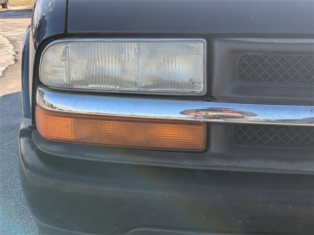 Used 2003 Chevrolet S10 Pickup 2WD Regular Cab image 9