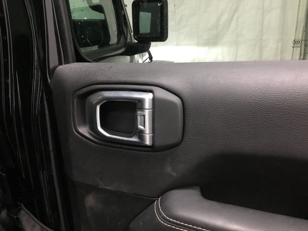 Used 2022 Jeep Wrangler Unlimited Sahara image 17