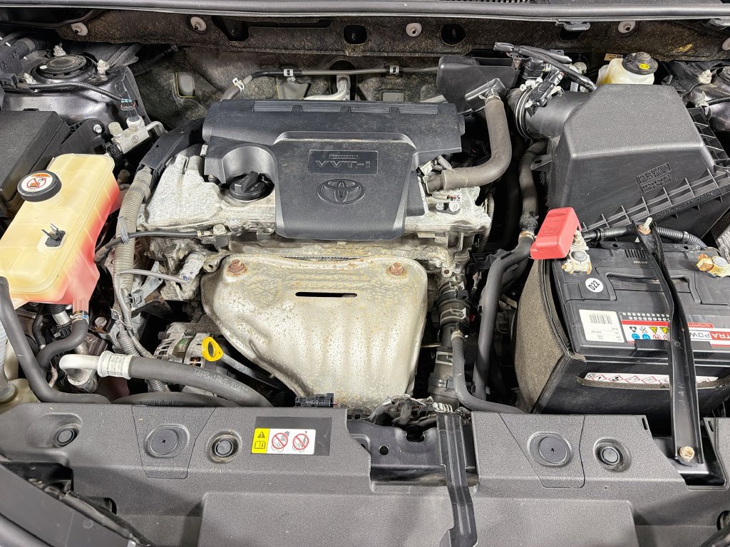 Used 2018 Toyota RAV4 LE w/ All Weather Liner Package AWD/4WD image 31