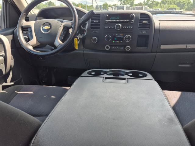 Used 2010 Chevrolet Silverado 2500 LT w/ Interior Plus Package AWD/4WD image 12