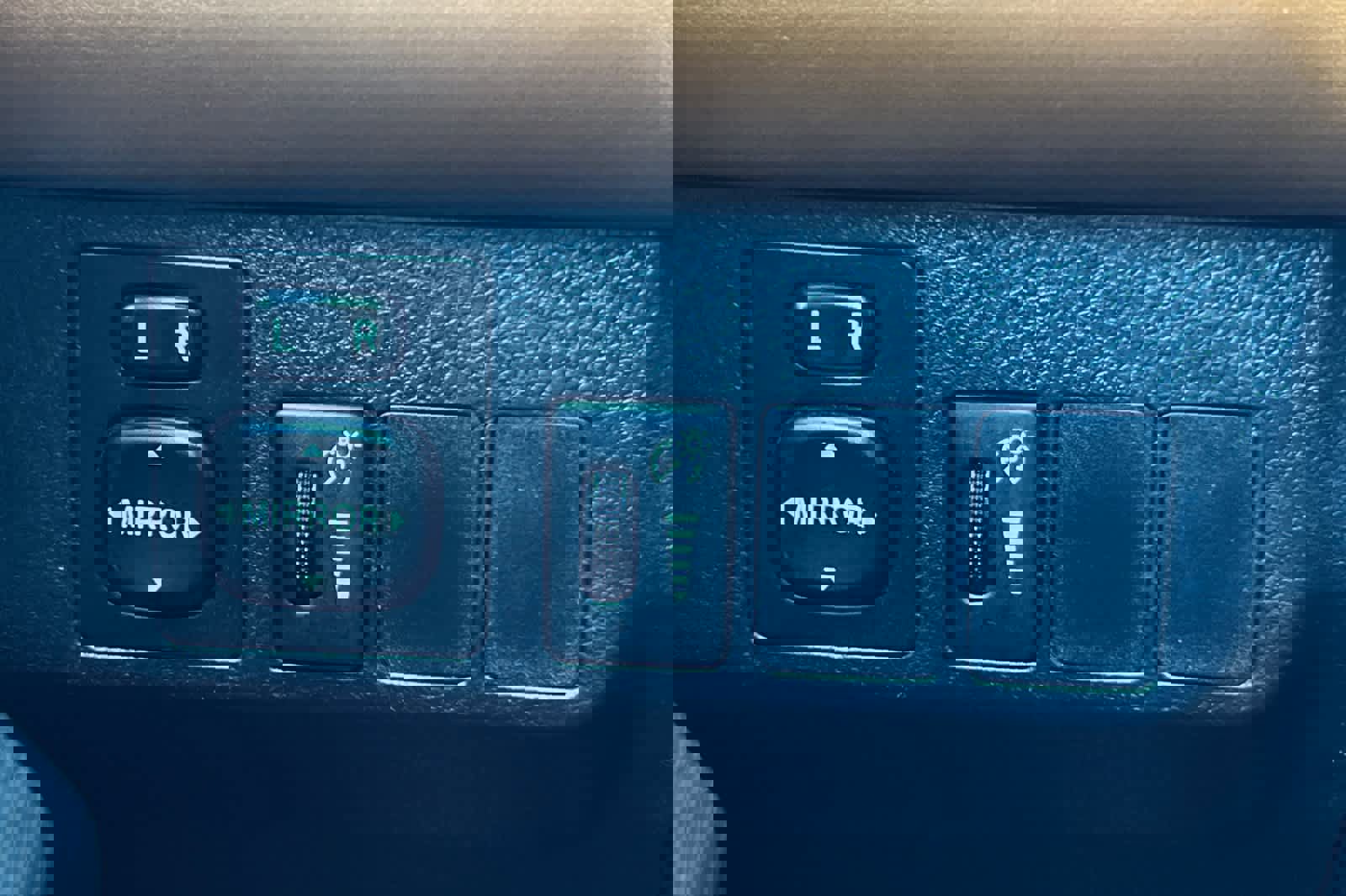 Used 2016 Toyota RAV4 SE image 29