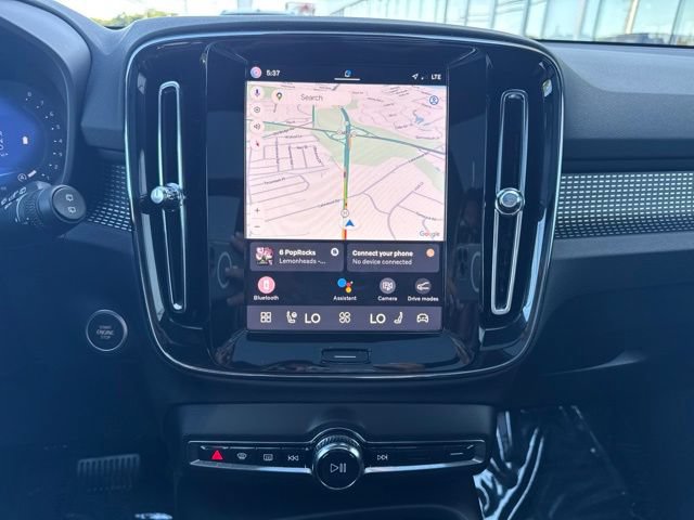 Certified 2025 Volvo XC40 B5 Plus AWD/4WD image 25