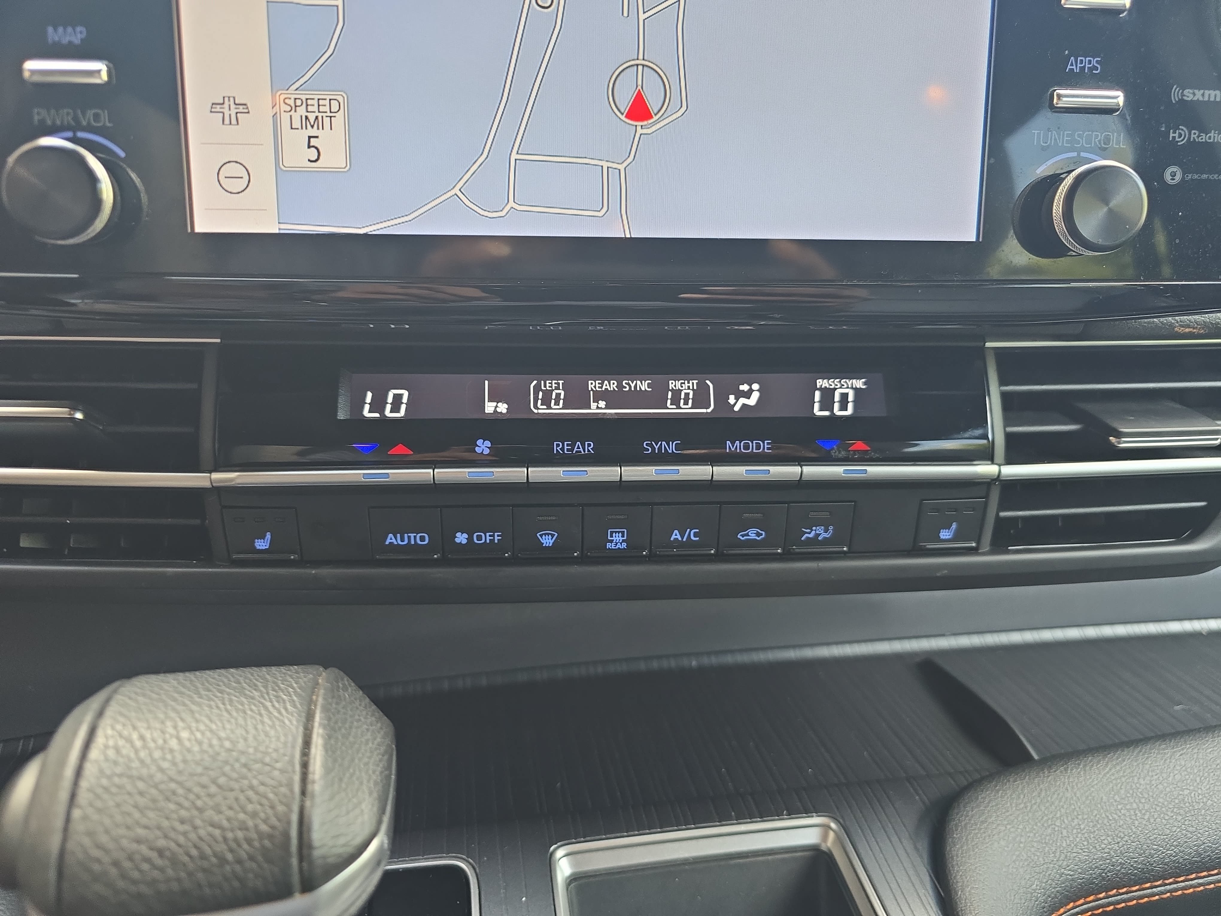 Used 2024 Toyota Sienna XSE FWD image 25