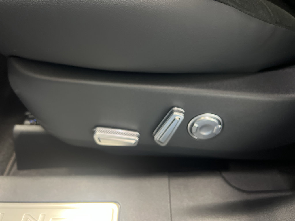 New 2025 Lincoln Nautilus Reserve w/ Jet Appearance Package image 15