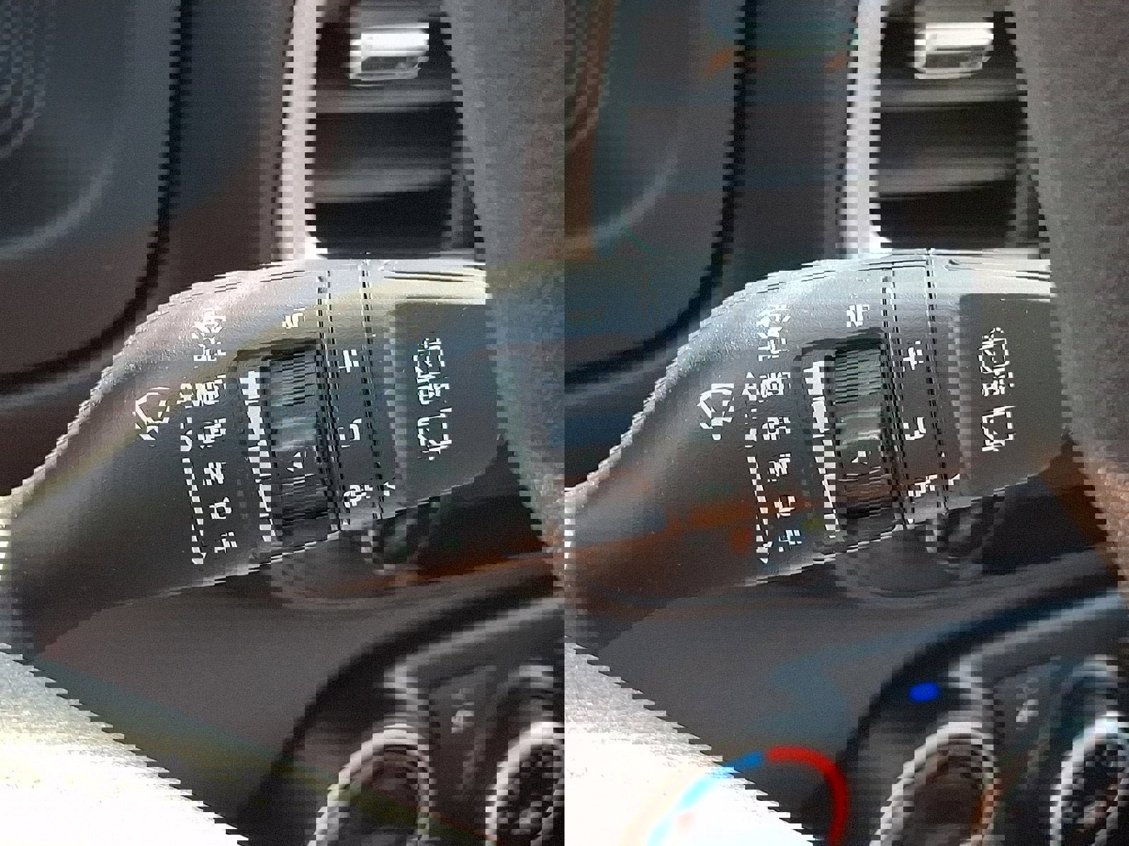 Certified 2025 Hyundai Venue SE image 24