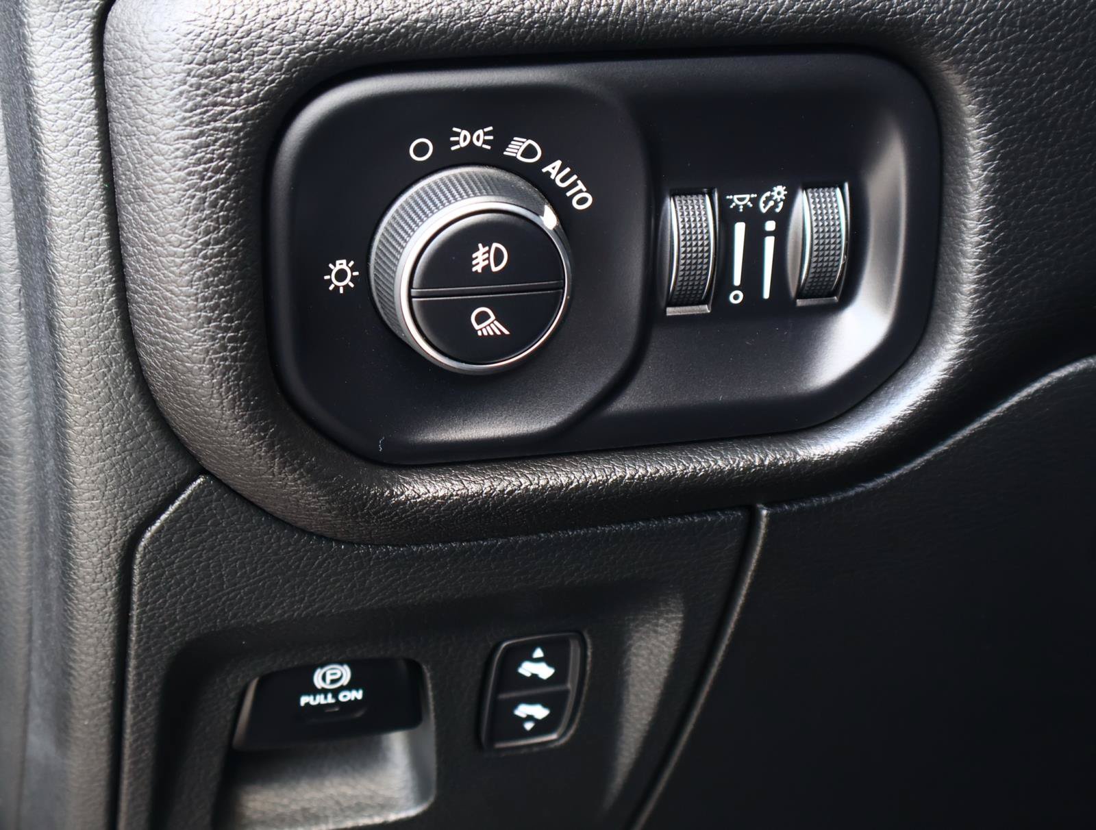 Used 2023 RAM 1500 Laramie AWD/4WD image 24