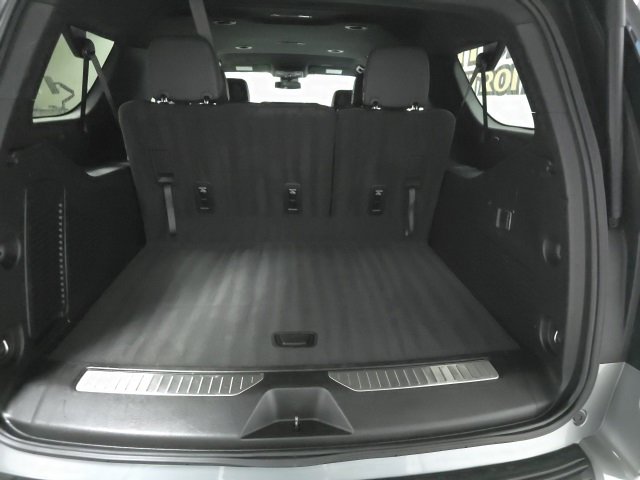 Used 2025 Chevrolet Suburban RST image 8