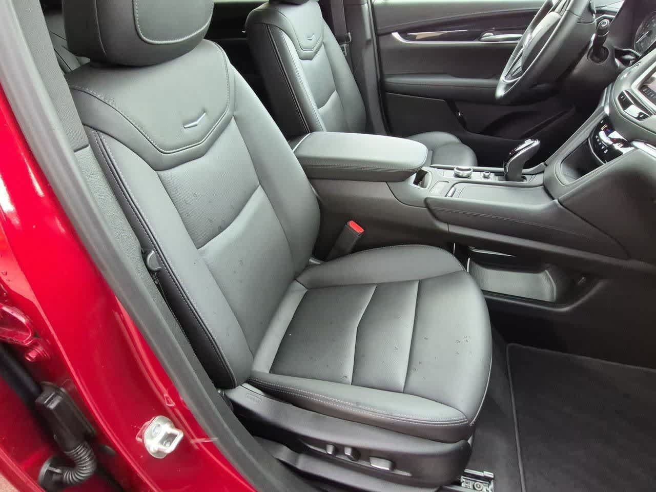Used 2025 Cadillac XT5 Premium Luxury w/ Technology Package FWD image 21
