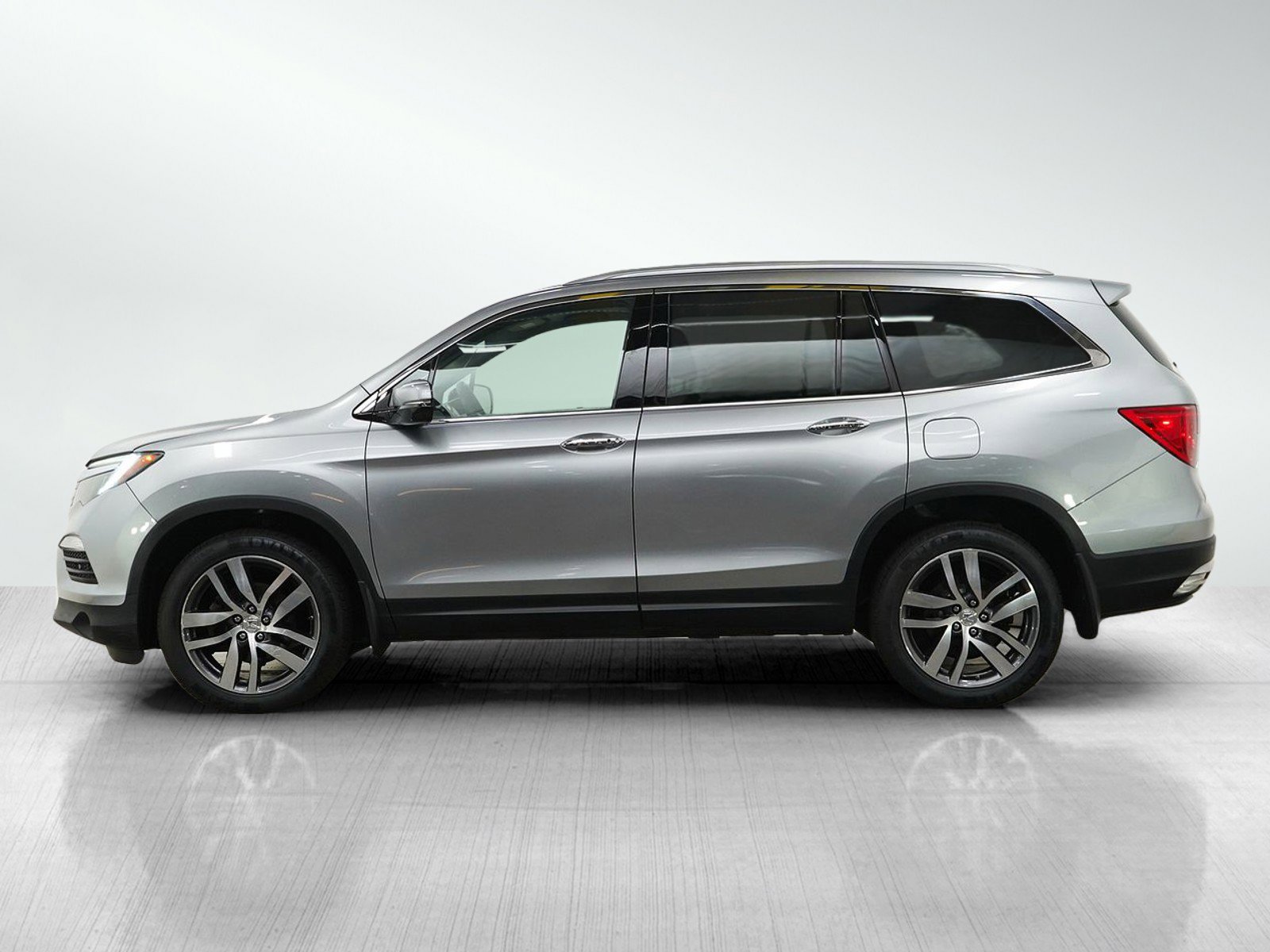 Used 2017 Honda Pilot Touring image 2
