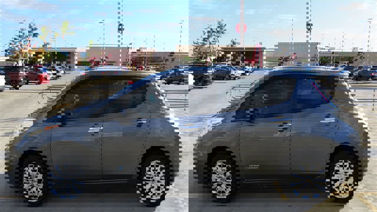 Used 2014 Nissan Leaf S w/ Charge Package image 2
