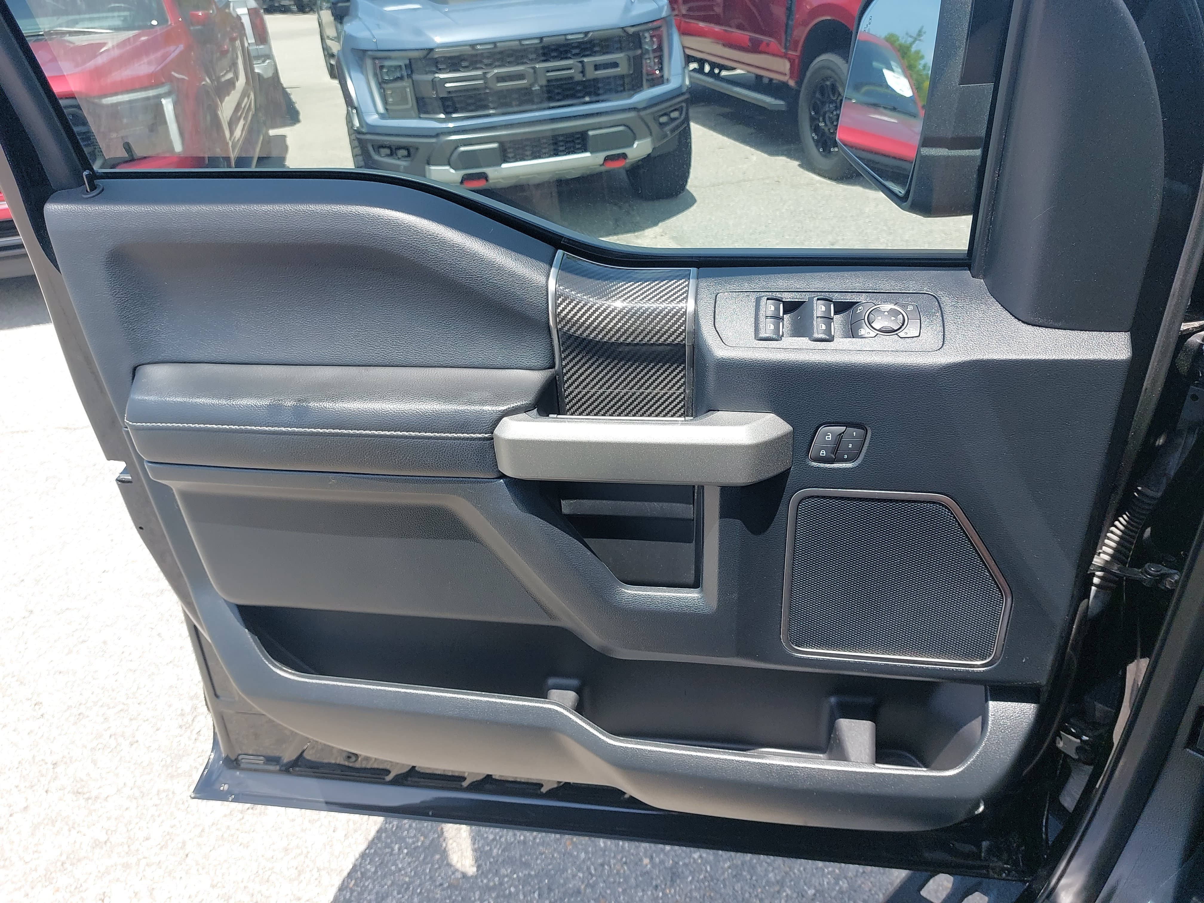 Used 2018 Ford F150 Raptor w/ Equipment Group 802A Luxury AWD/4WD image 27