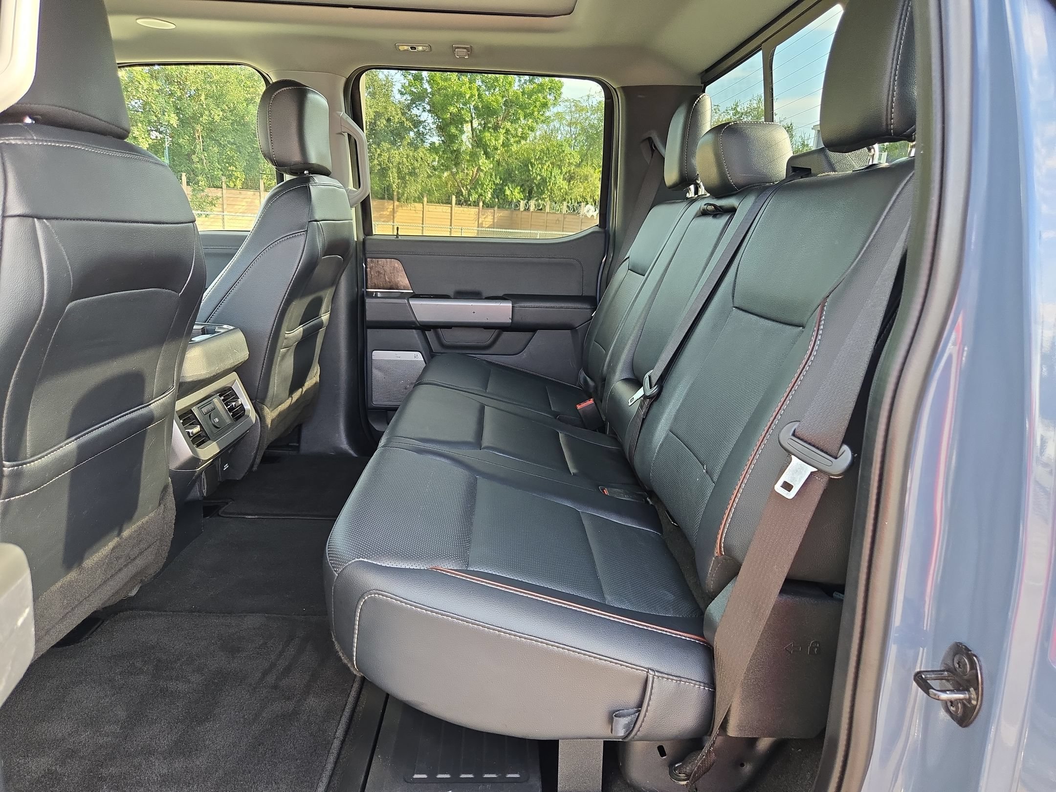 Used 2023 Ford F250 Lariat w/ Lariat Ultimate Package AWD/4WD image 14