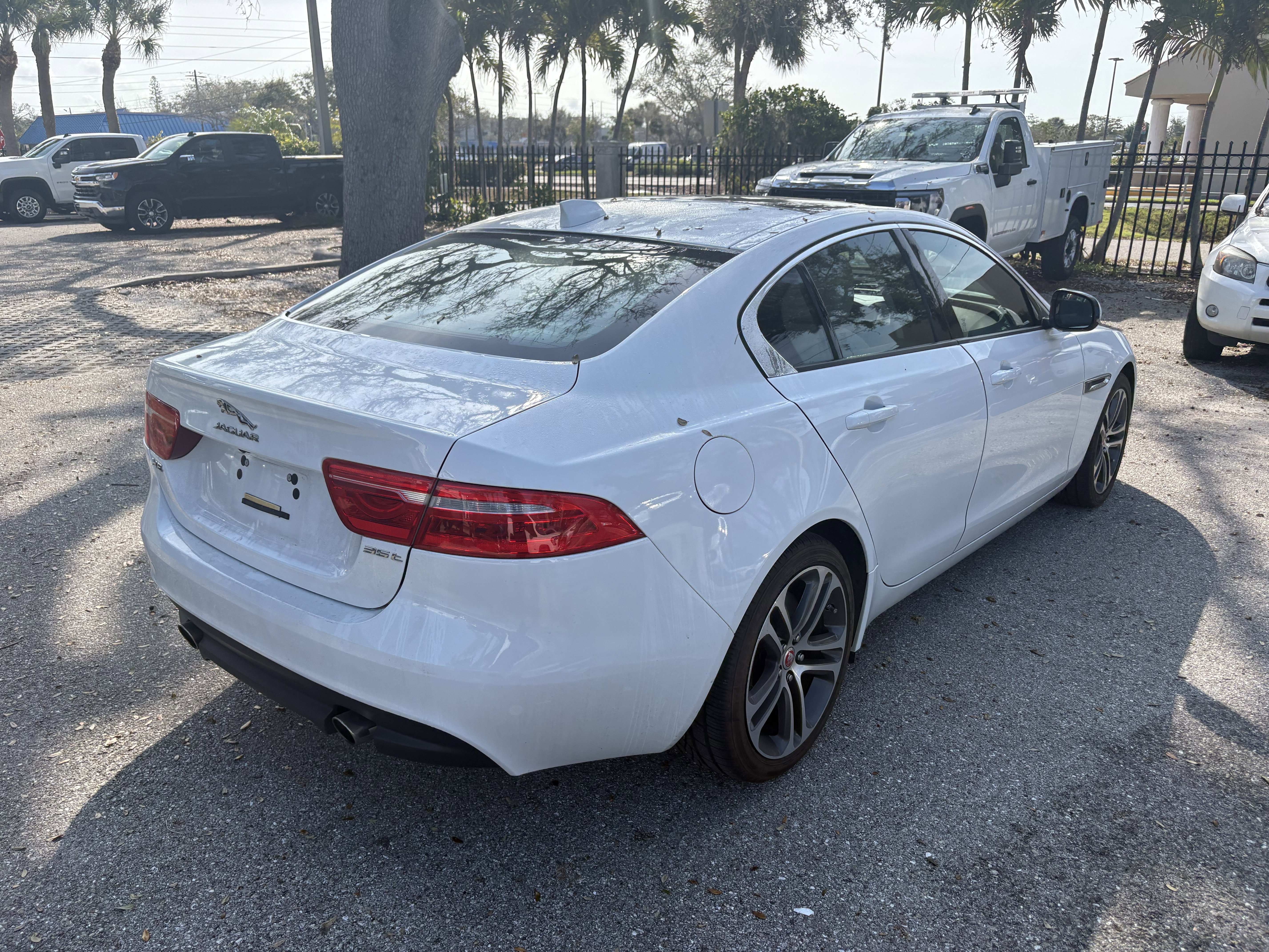 Used 2017 Jaguar XE Premium image 7