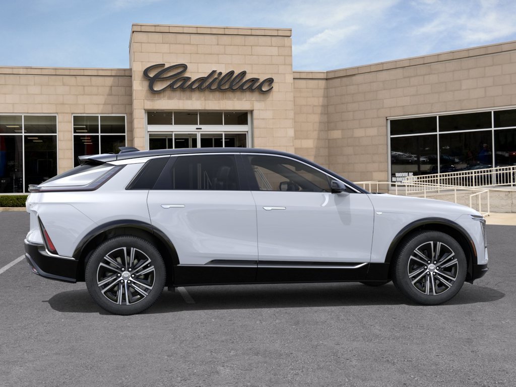 New 2027 Cadillac Lyriq Luxury w/ LPO, Floor Liner Package AWD/4WD image 7