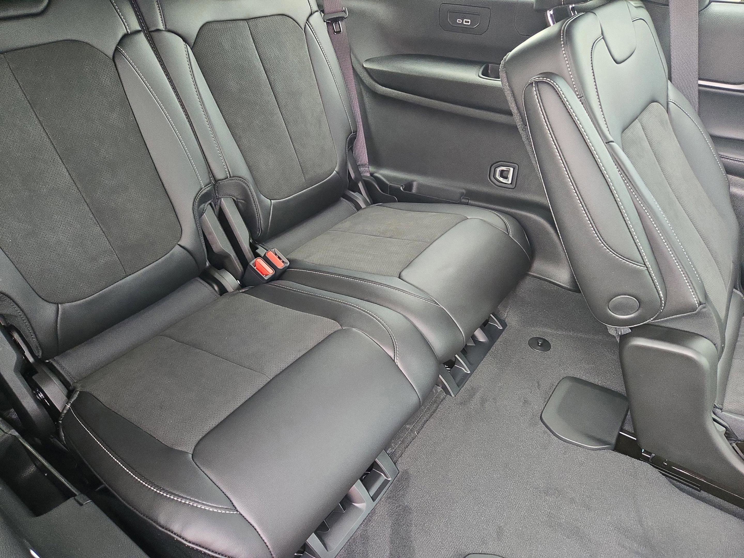 New 2025 Jeep Grand Cherokee L Altitude image 42