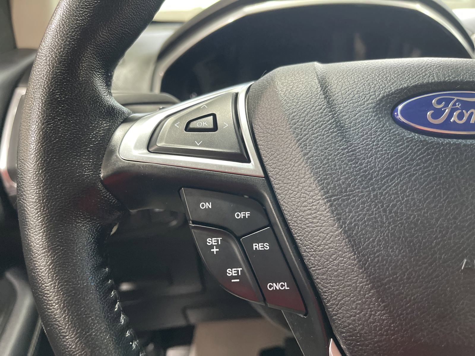 Used 2016 Ford Edge Titanium w/ Technology Package image 28