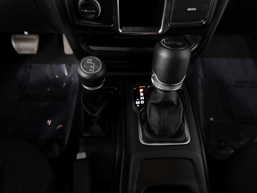 Used 2021 Jeep Wrangler Sport AWD/4WD image 18
