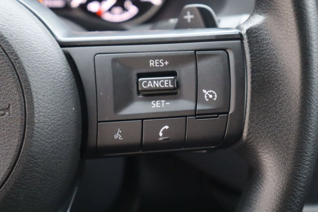 Used 2024 Nissan Pathfinder S image 14