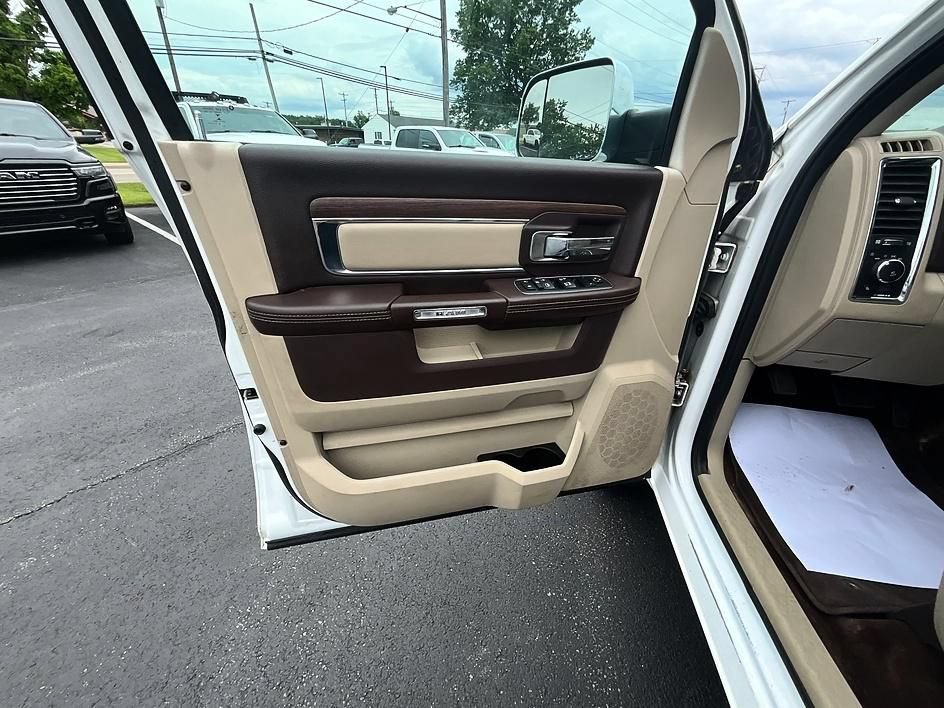 Used 2017 RAM 1500 Laramie w/ Convenience Group AWD/4WD image 11