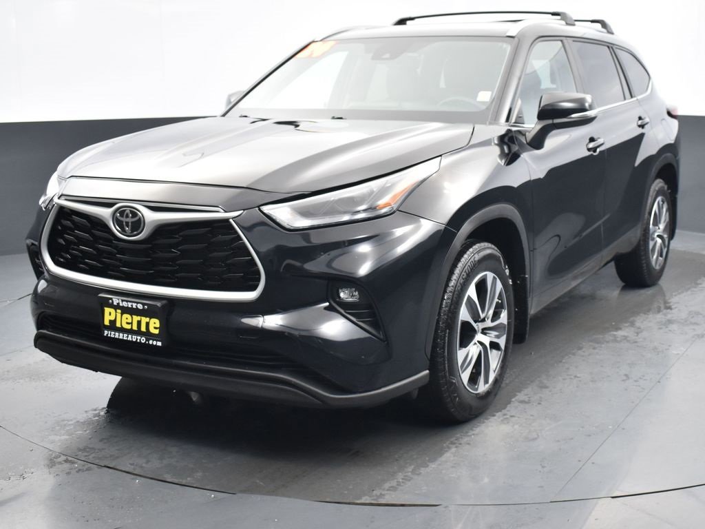 Used 2024 Toyota Highlander XLE
