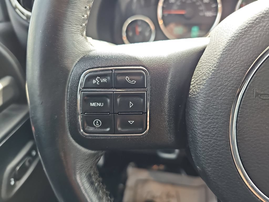 Used 2018 Jeep Wrangler Unlimited Sahara w/ Connectivity Group AWD/4WD image 17