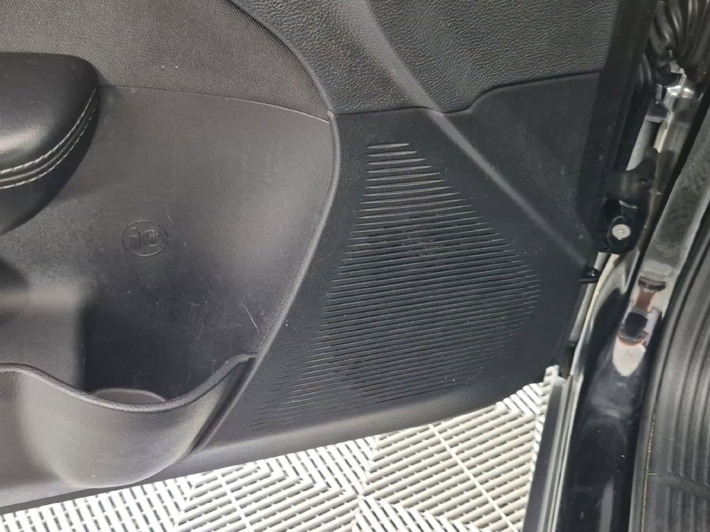 Used 2019 Dodge Challenger SXT RWD image 15
