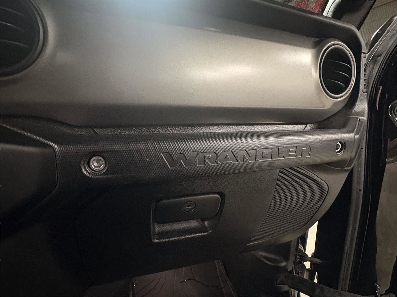 Used 2018 Jeep Wrangler Unlimited Sport image 29