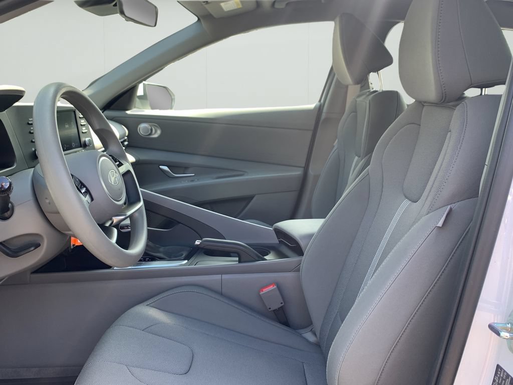 Certified 2026 Hyundai Elantra SE FWD image 15