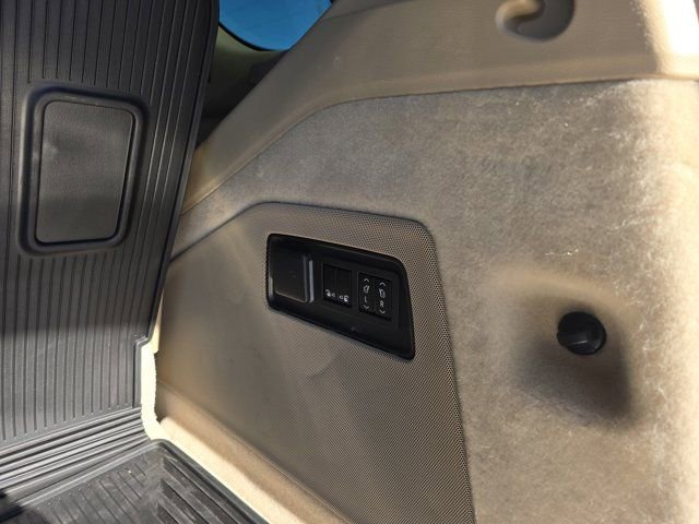 Used 2021 Cadillac Escalade Premium Luxury image 15