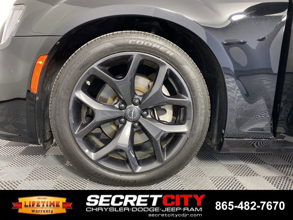Used 2023 Chrysler 300 S w/ Comfort Group image 9