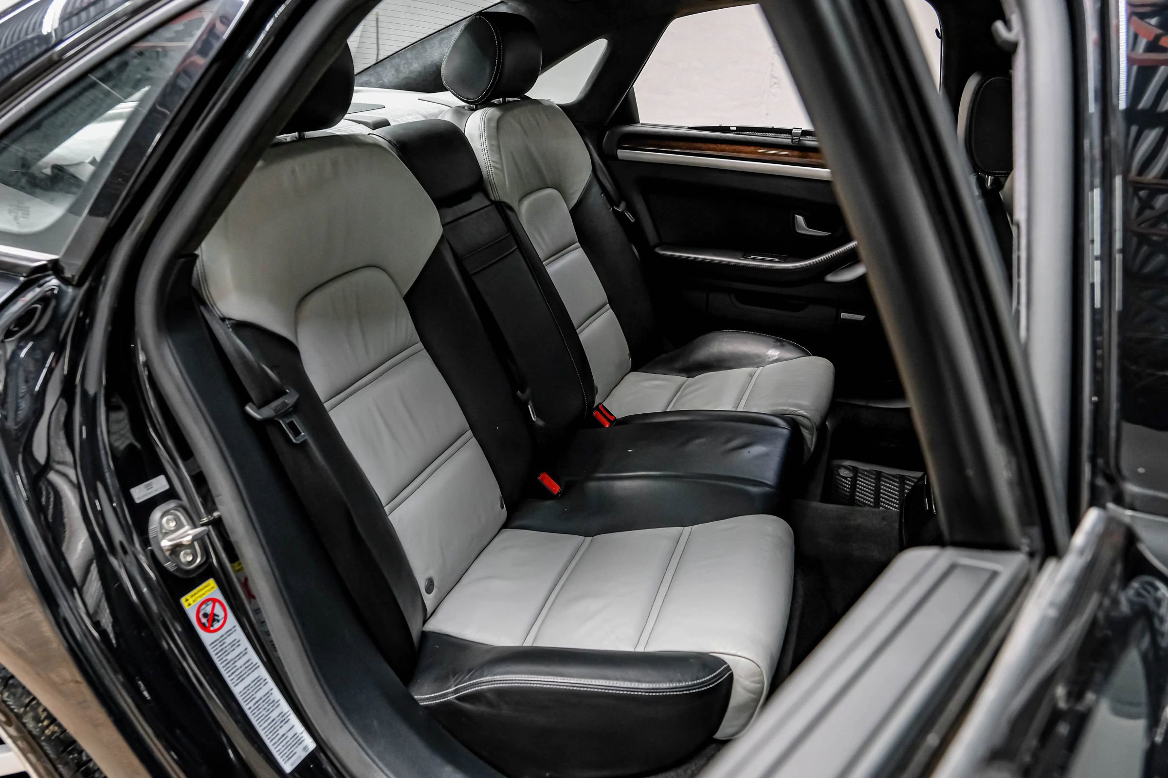 Used 2007 Audi S8 image 36