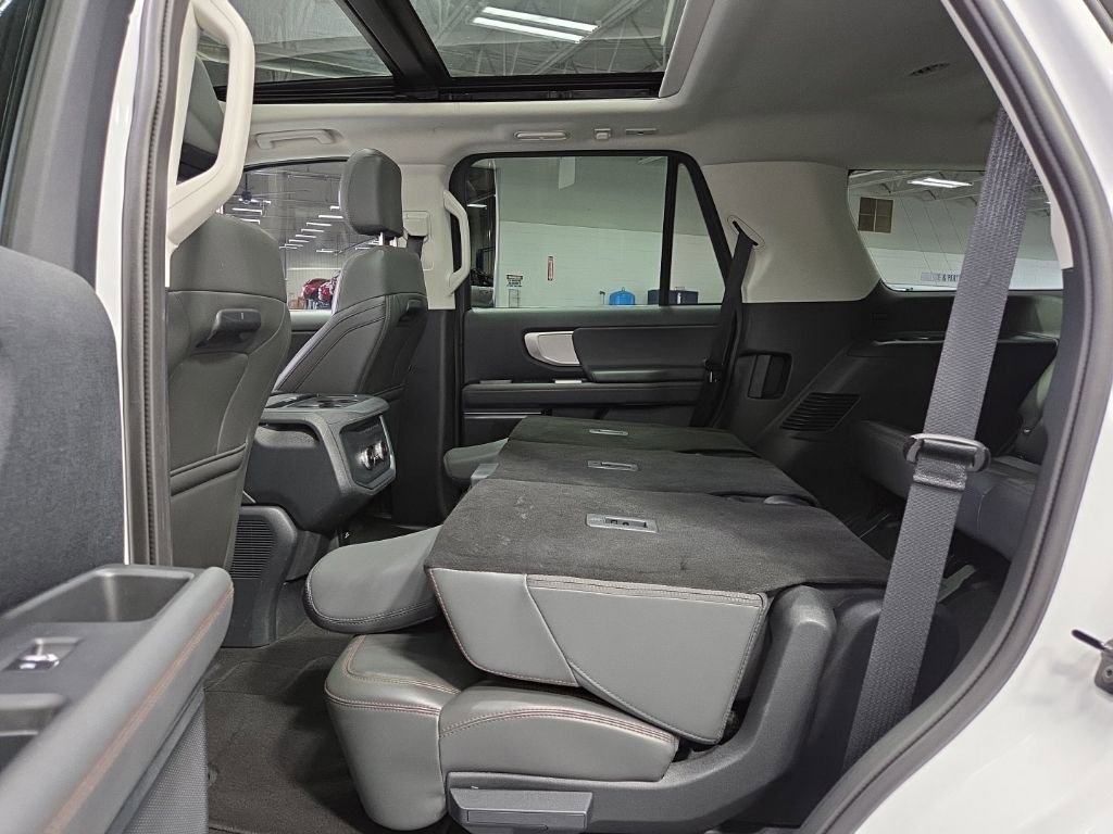 Used 2025 Ford Expedition Active AWD/4WD image 36