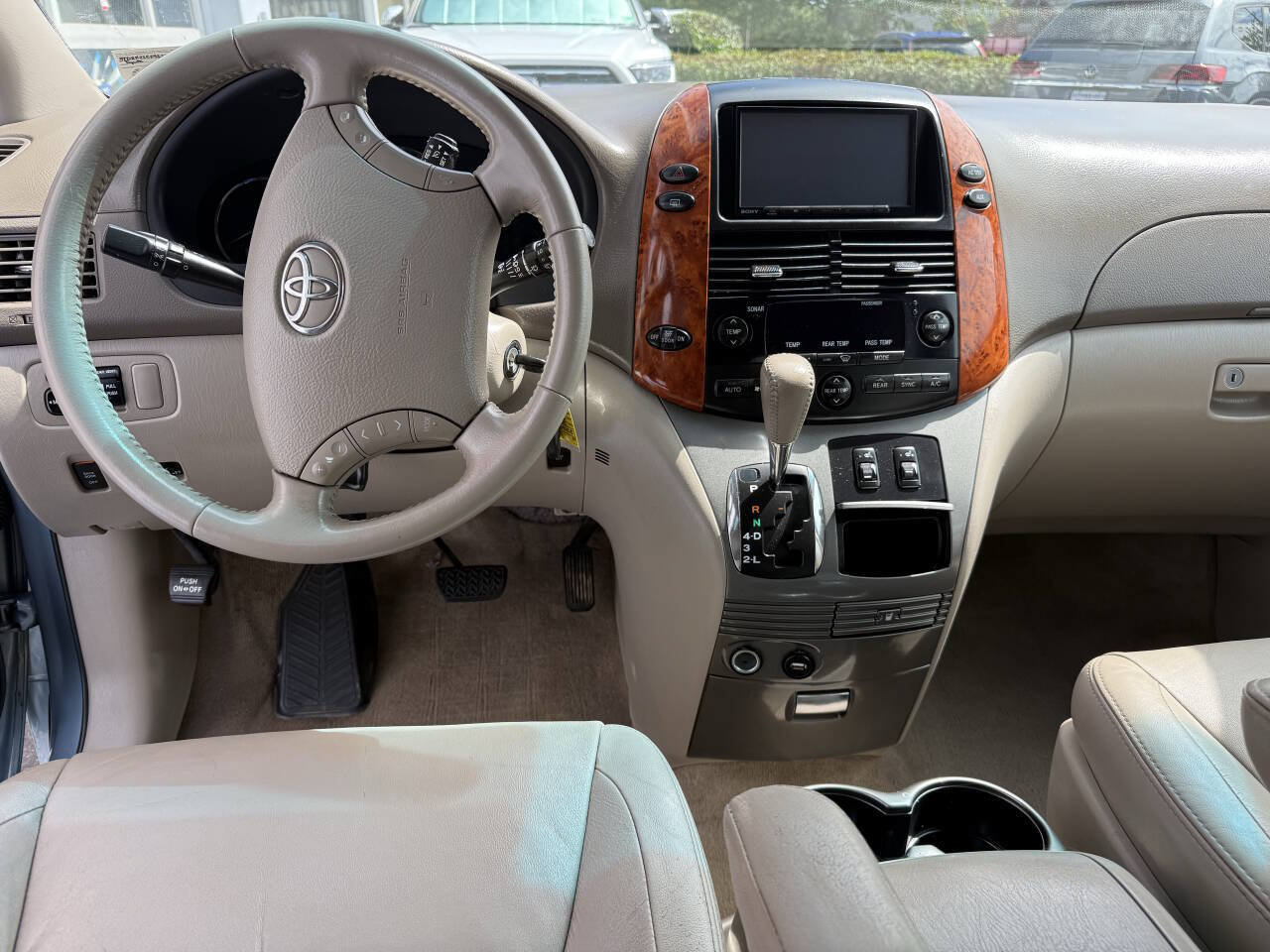 Used 2009 Toyota Sienna FWD image 12