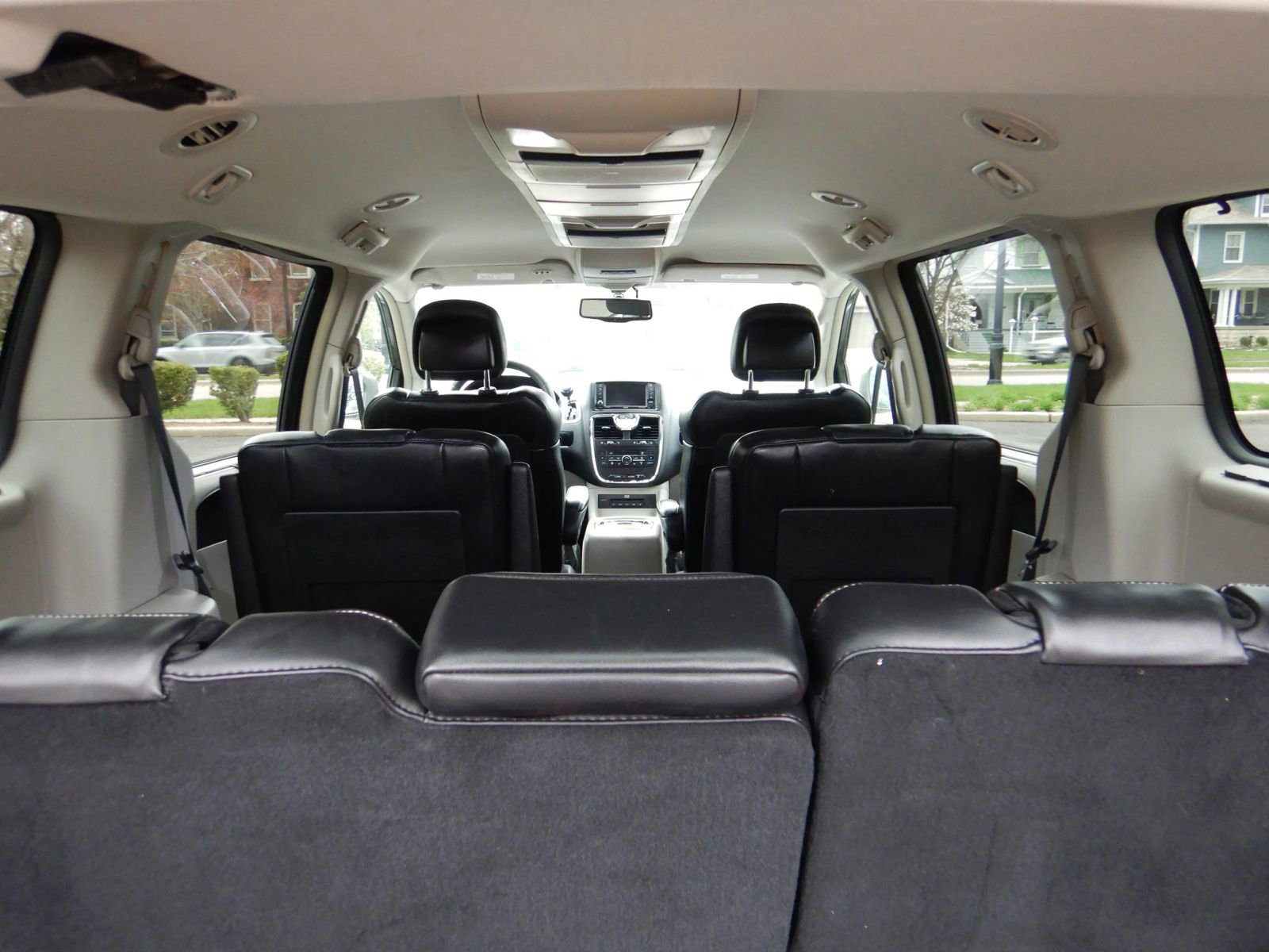 Used 2016 Chrysler Town & Country Limited FWD image 27