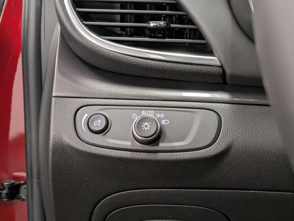 Used 2022 Buick Encore Preferred w/ Safety Package image 21