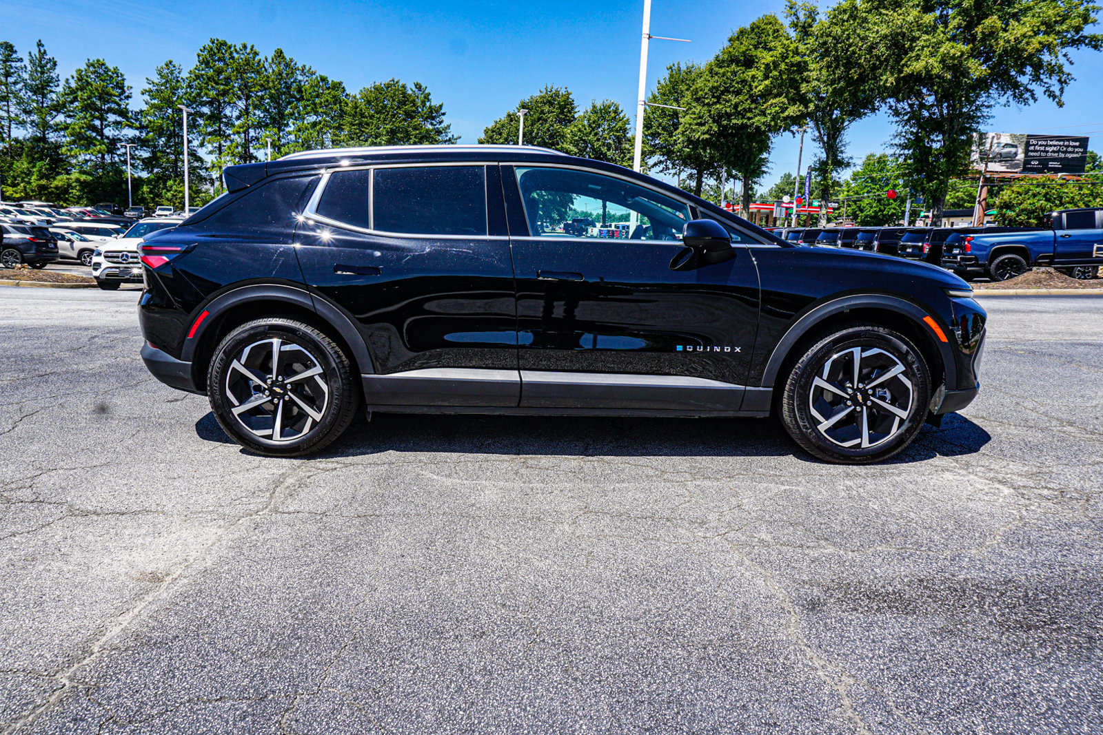 New 2026 Chevrolet Equinox EV LT FWD image 8