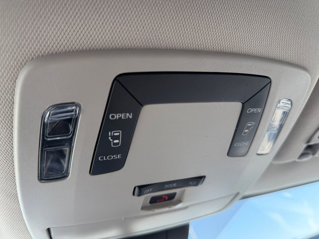 Used 2024 Toyota Sienna LE image 21