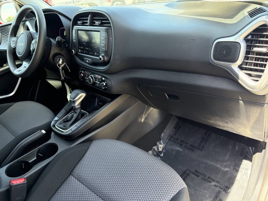Used 2025 Kia Soul LX FWD image 17