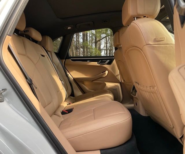 Used 2022 Porsche Macan Base image 18