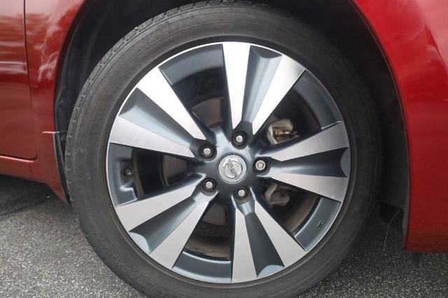Used 2019 Nissan Sentra SV w/ Special Edition Package FWD image 2